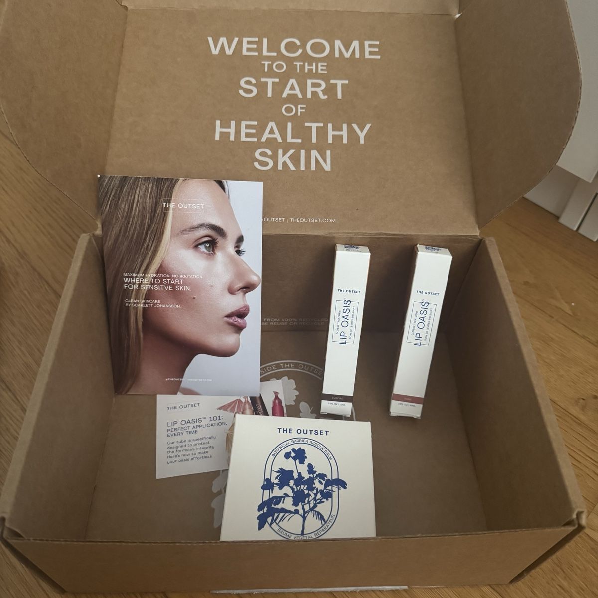 Cura del viso: Scarlett Johansson The Outset Makeup Set – Nuovo e nell'imballaggio originale da Sursee venduto da giu_205