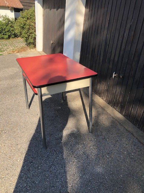 Tische: Ancienne table vintage formica rouge – Gebraucht aus Chézard St Martin von schmitt 3