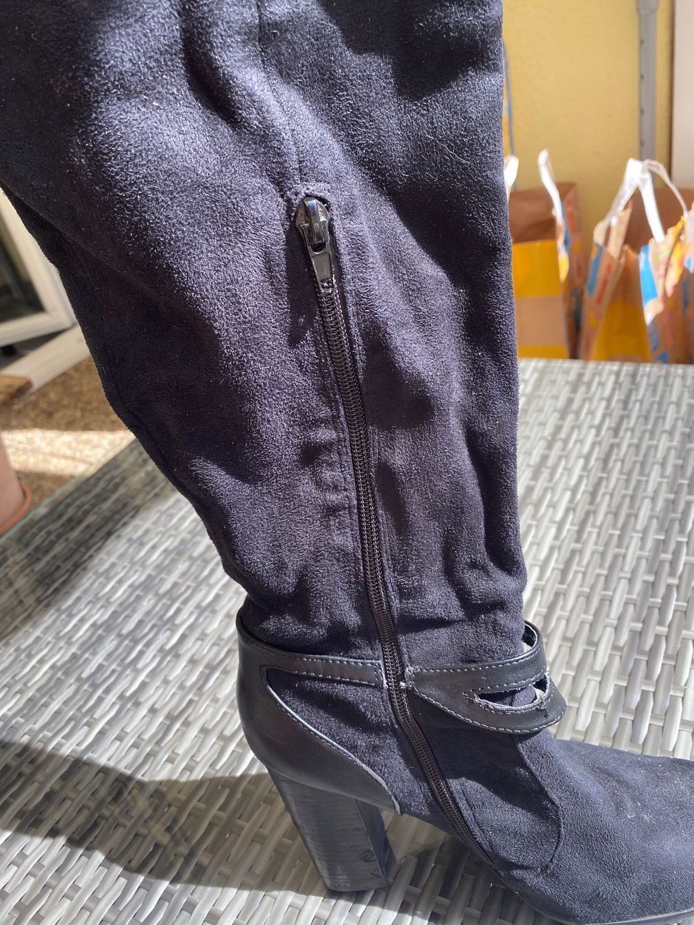 Scarpe da donna: Schwarze Stiefel mit Blockabsatz, hochhackig aber bequem!! – Usato da Fribourg venduto da AyveeMusiqueMetissee 3