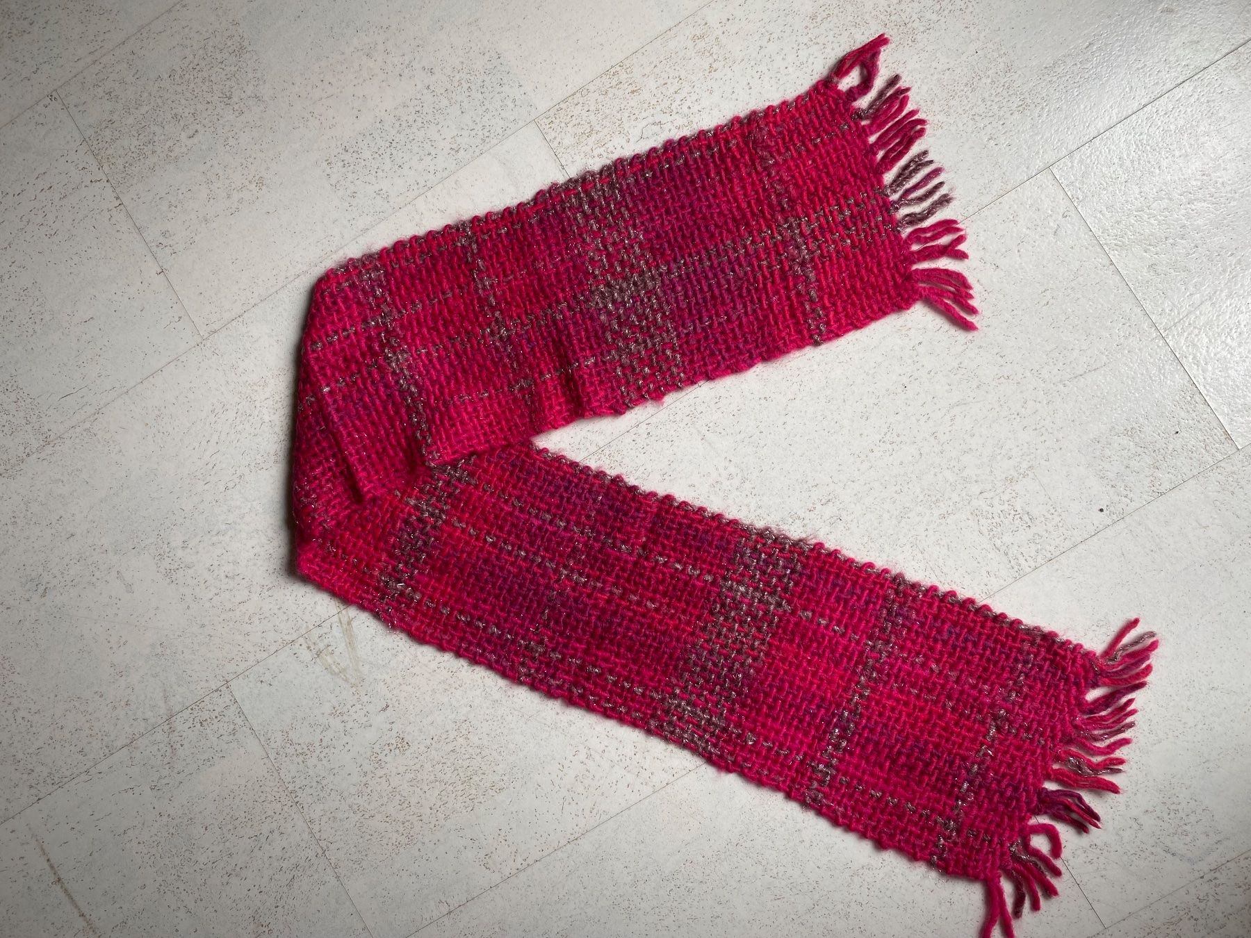 Foulard & Sciarpe: Schal - Handgewoben - Pink – Nuovo e nell'imballaggio originale da wichtrach venduto da Tvenus 2