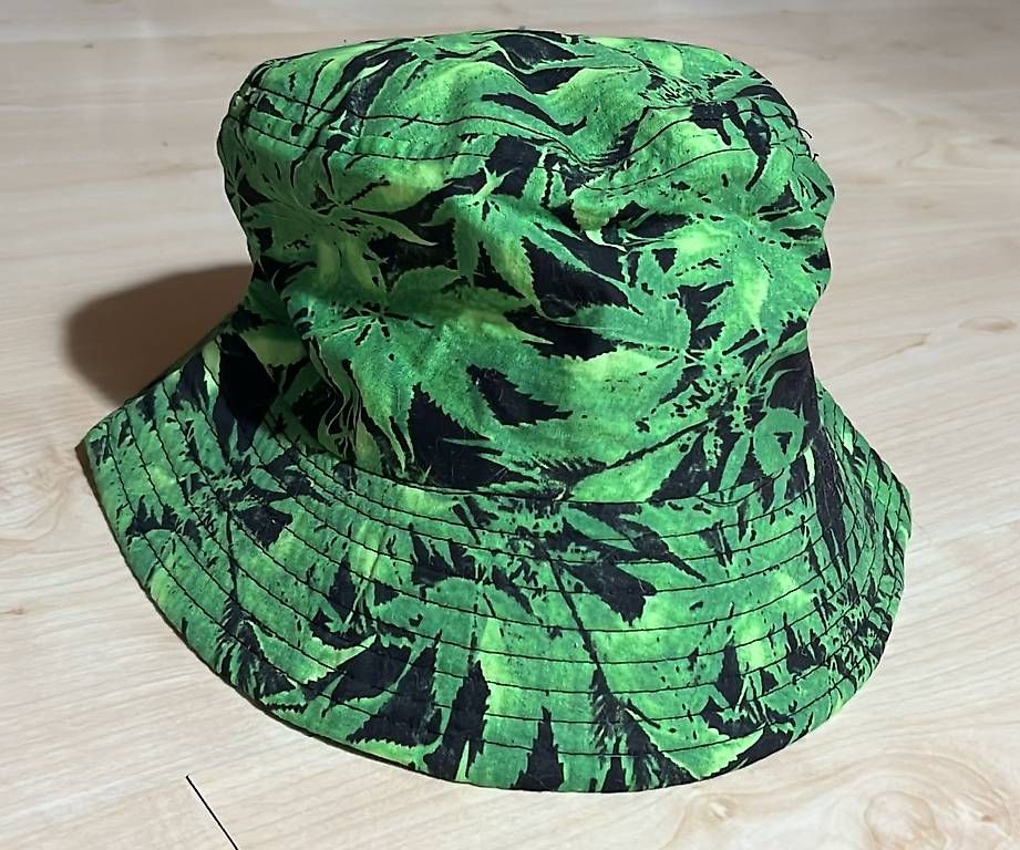 Copricapi, berretti & cappellini: Bob cannabis coton / Bucket Hat Cannabis Baumwolle – Usato da Soral venduto da Diiiiiiiane