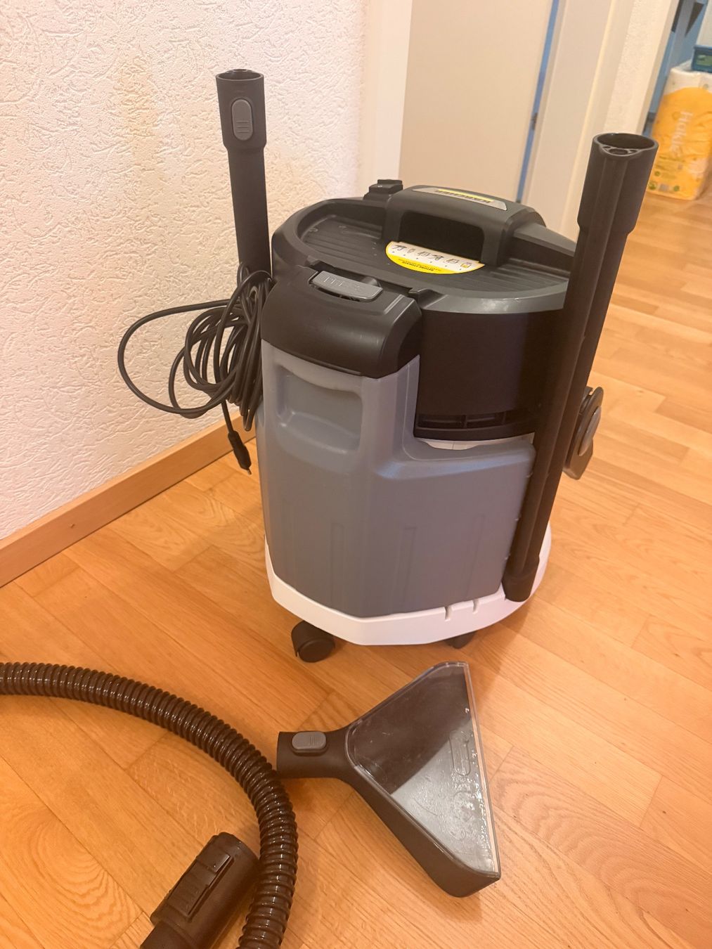 Staubsauger & Zubehör: Kärcher SE 4 Spray Extraction Cleaner tapis – Neu (gemäss Beschreibung) aus La Tour de Peilz von Caly21 3