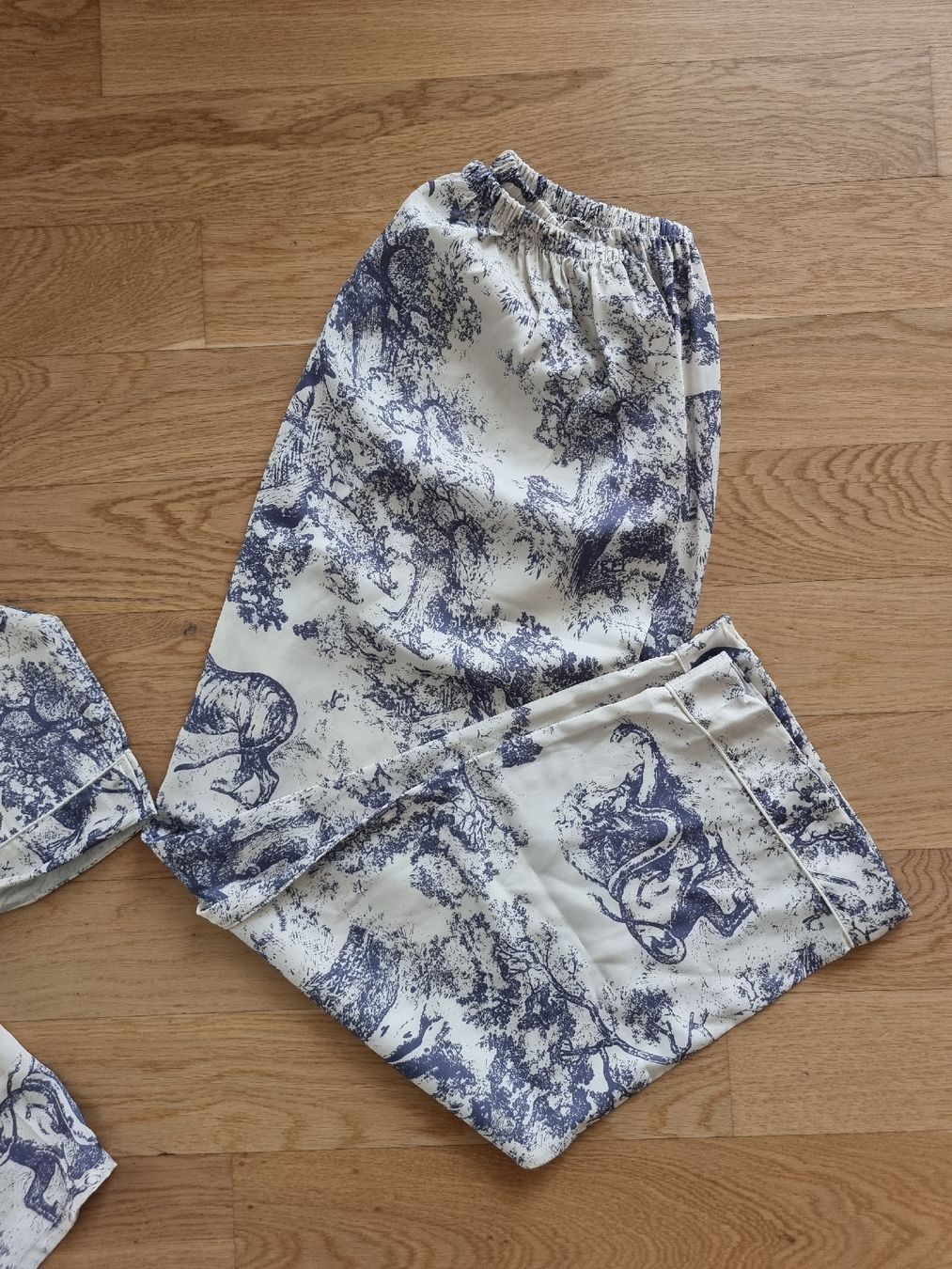 Completi & Tailleur: Edler Satinanzug, Gr. S, neuwertig – Usato da Lachen SZ venduto da Moniquen 2