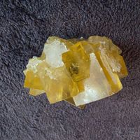 💛 Fluorite jaune – cristal cubique naturel