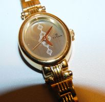 Neue Fundschätze Damenuhr alte Armbanduhr