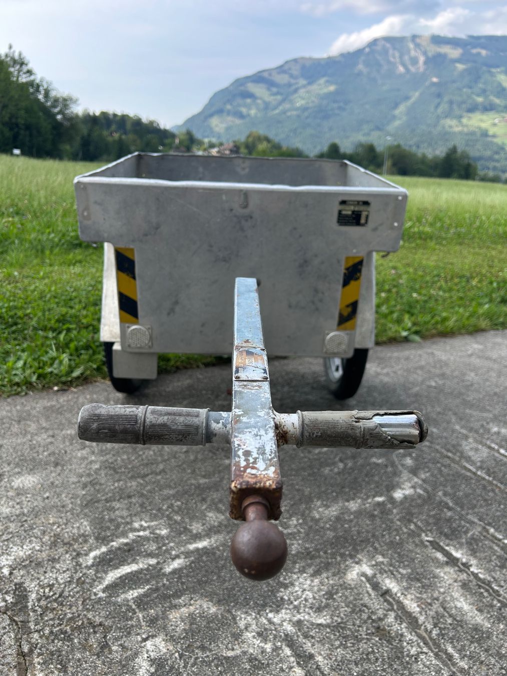 Remorques: Nostalgischer PTT- Anhänger – D'occasion à Goldau par Taburettli_Brocante 2