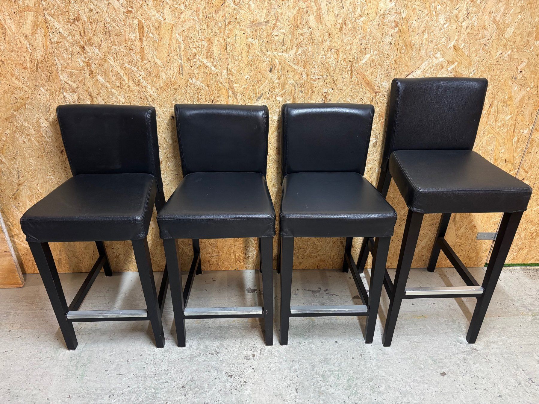 Sedie: 4x Leder Barstühl – Usato da Zug venduto da Deks