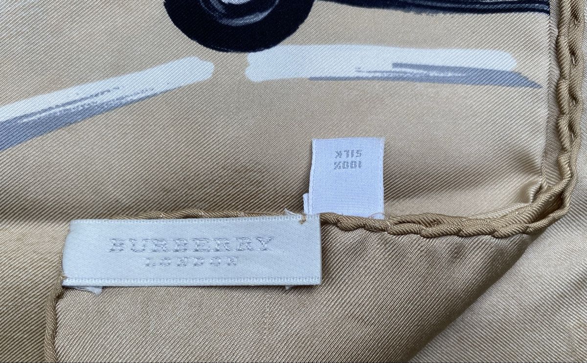 Burberry Foulard & Sciarpe: Burberry Seidenschal 90x90 – Nuovo e nell'imballaggio originale da Rabius venduto da bri_ca76 4