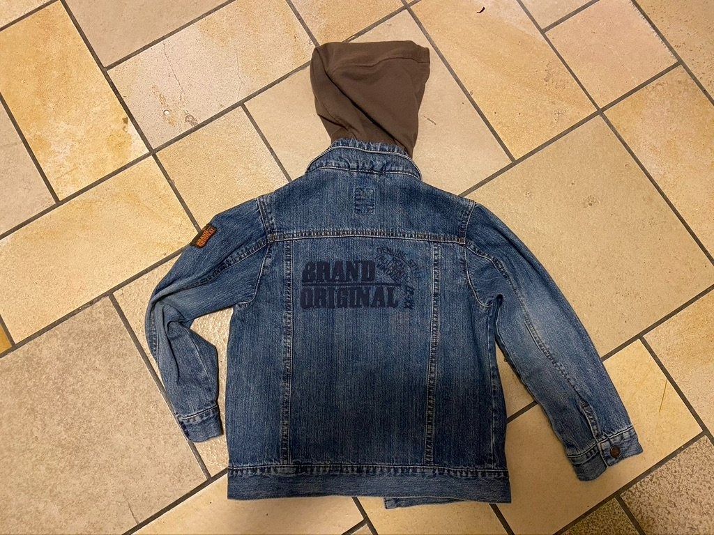C&A Jacken & Mäntel: Jeansjacke mit Kapuze, Junge Grösse 122 – Gebraucht aus Hausen AG von dege02 1