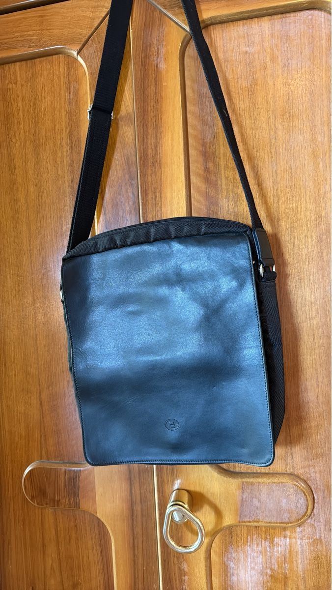 Pochette Bandoulière Noire Bruno Lorelli Pour Homme - Neuf Sans étiquette - Dimensions 25x20x7 Cm