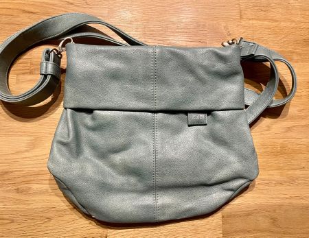 Schöne Handtasche mit zus. Umhängeriemen ZWEI