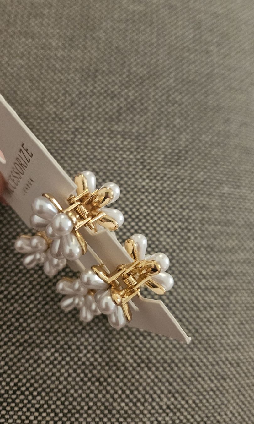Accessoires pour cheveux: ACCESSORIZE Haarklammern mit Perlen - Blumendesign – D'occasion à Bünzen par Milly32 2