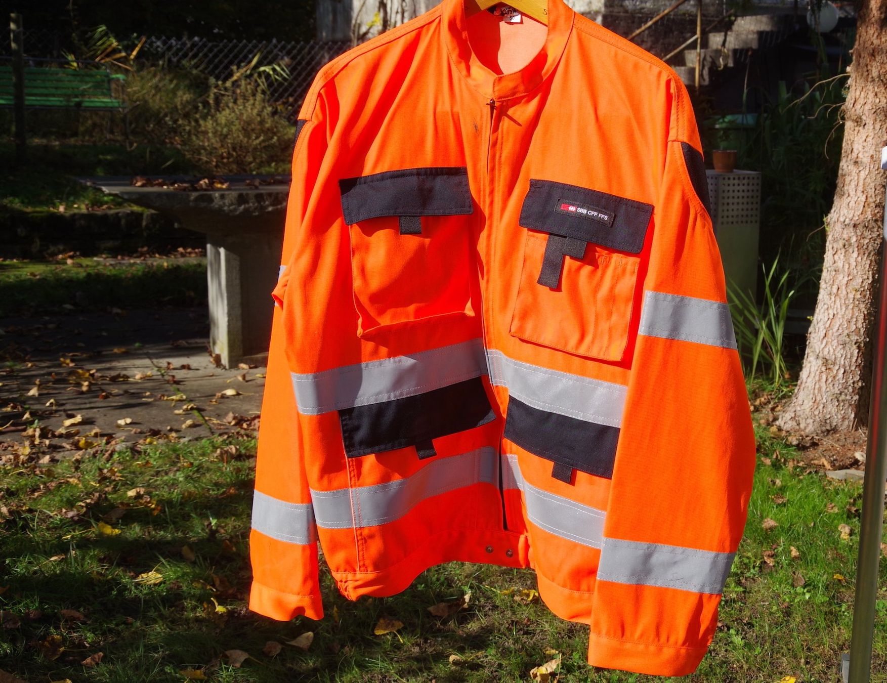 SBB/CFF/FFS Uniformes: SBB-Jacke, orange mit Reflexstreifen, Grösse 50 – D'occasion à Frauenfeld par Danielpwiedmer 1