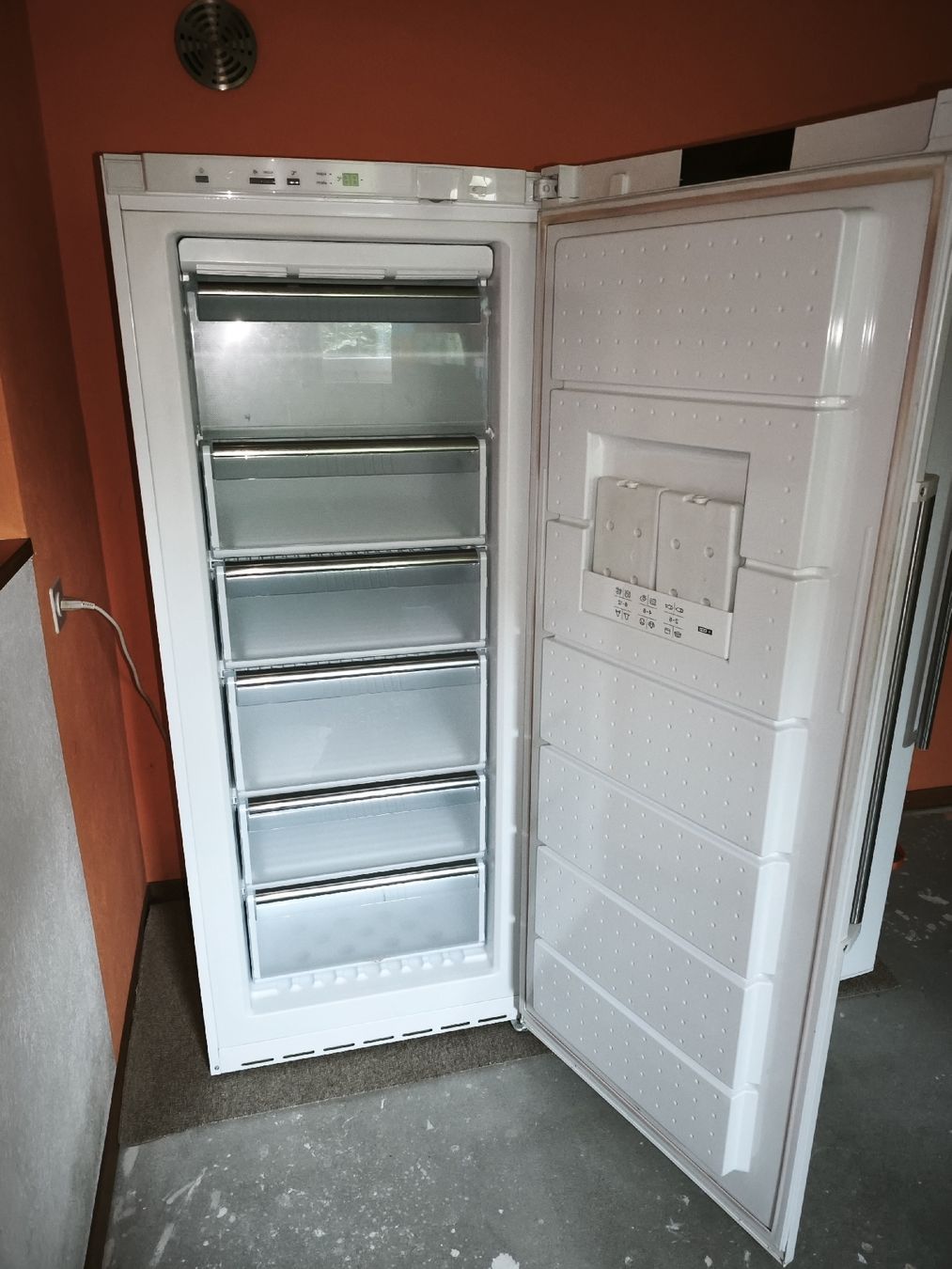 Congelatori: NoFrost A++ Gefrierschrank – Usato da Niederbipp venduto da donaldo11