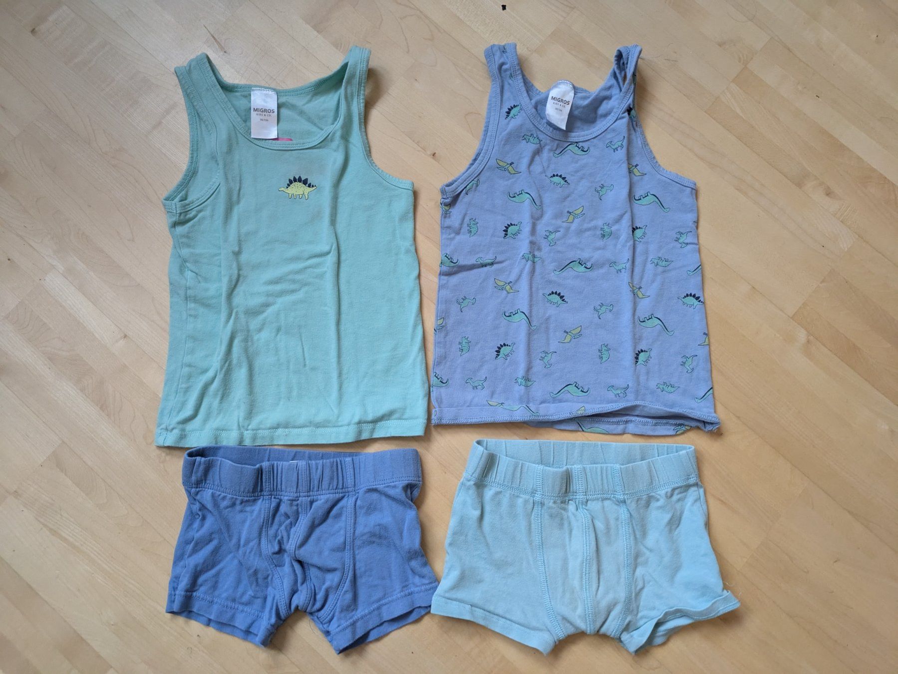 Biancheria intima: 2x Unterhemd mit Unterhose Gr. 98/104 – Usato da Bern venduto da macsandra