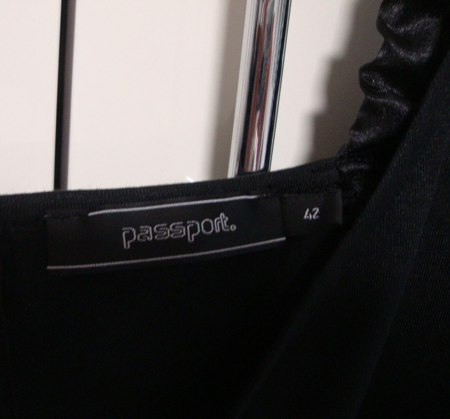 Vestiti: Schwarzes Cocktailkleid PASSPORT, Grösse 42 – Nuovo (secondo la descrizione) da St. Margarethen TG venduto da Mapy1 2