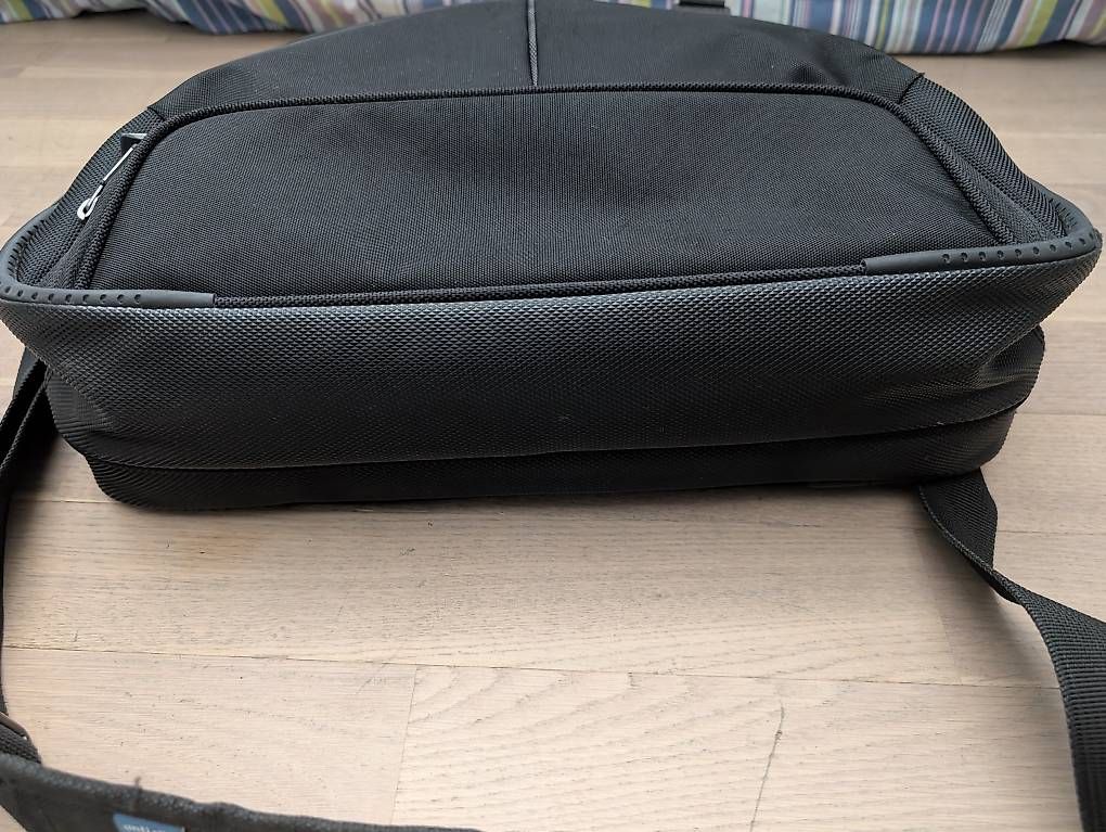 Sacs: Laptop Tasche – D'occasion à Aesch ZH par mvzurigo