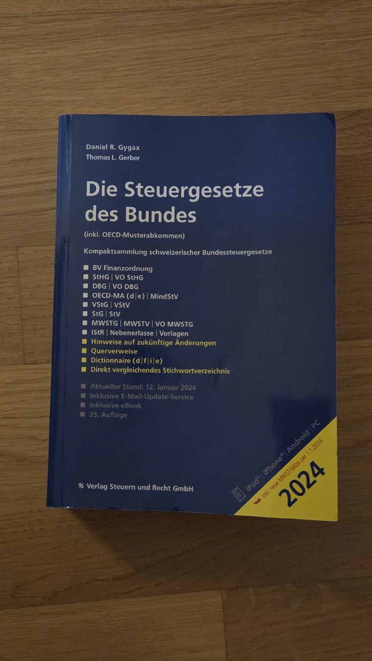 Libri: Steuergesetzbuch 2024 – Usato da Kreuzlingen venduto da MeinKleinesAtelier