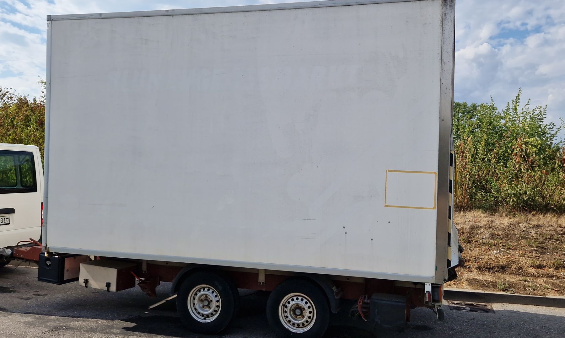 Rimorchi: GRANDE REMORQUE 3500KG AVEC PLAQUE ÉLÉVATRICE – Usato da St. Ursen venduto da cpi23 2
