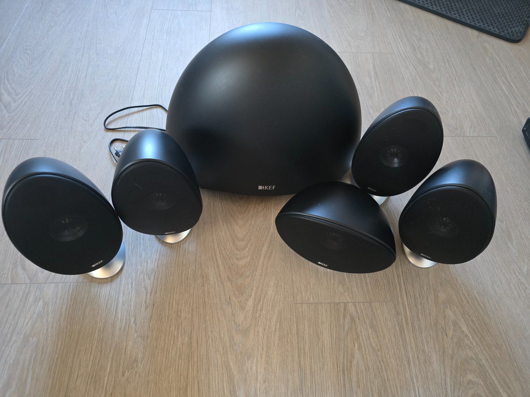 Kef Home Cinema: KEF E-2 Subwoofer inklusive 5 Speaker KEF E301 + c – Usato da Gurzelen venduto da Nicky850