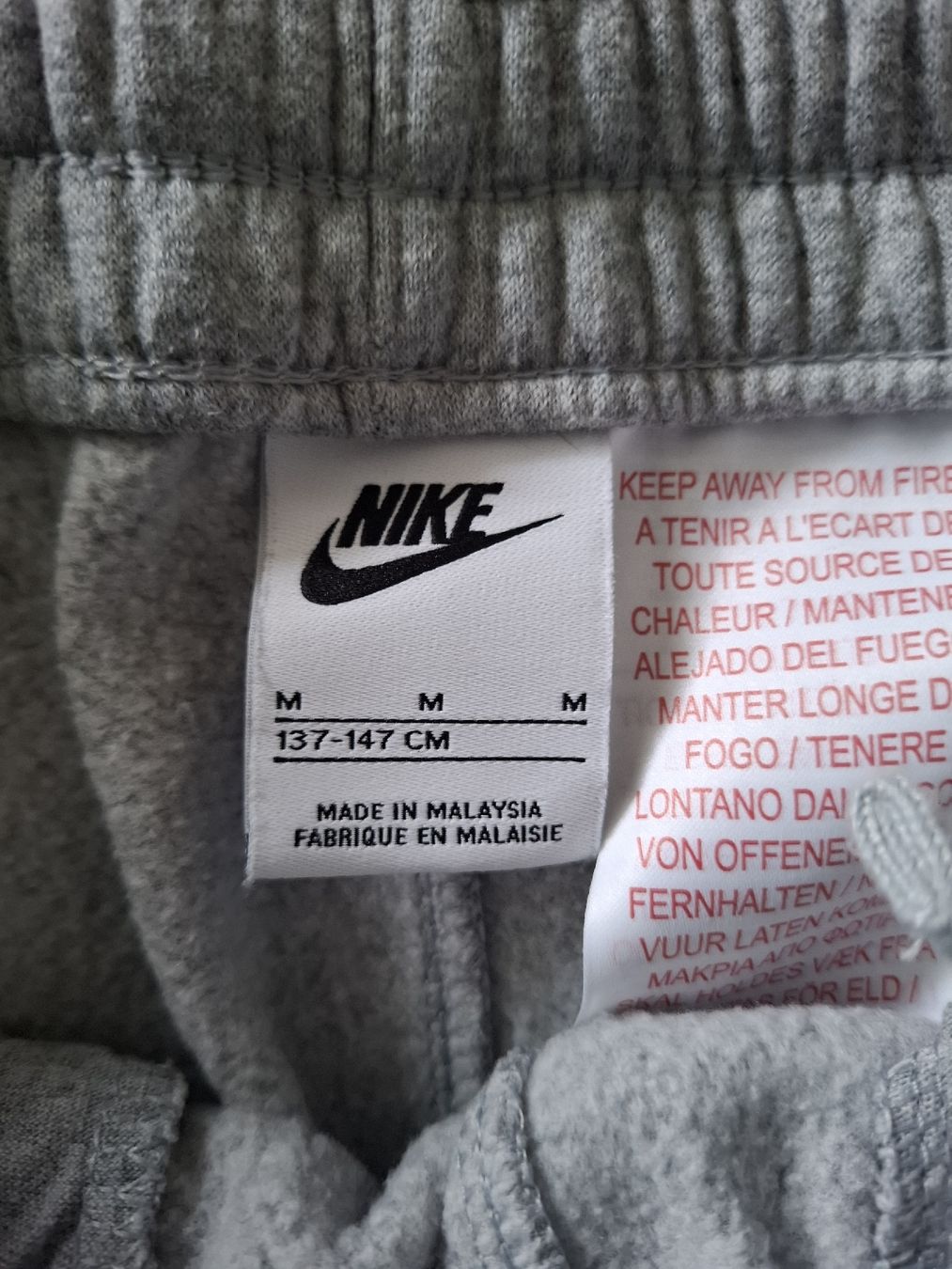 Nike Pantaloni: Nike Trainerhose Kinder – Usato da Hunzenschwil venduto da sputnik26 2
