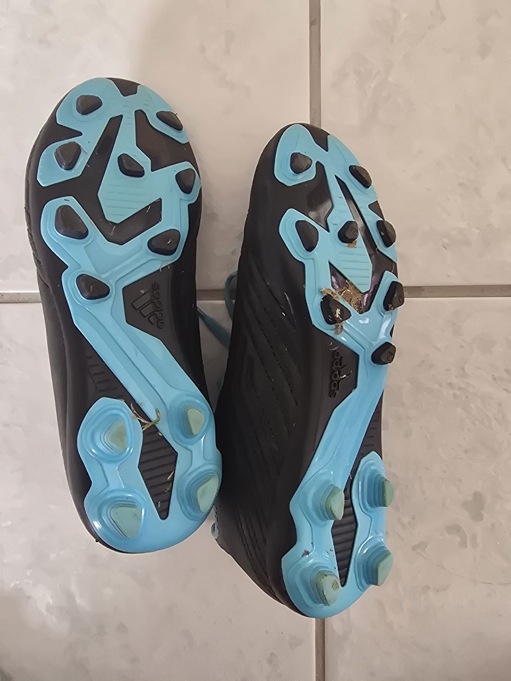 Adidas Chaussures garçon: Fussballschuhe Gr 32 – D'occasion à Lostorf par Venice16 3