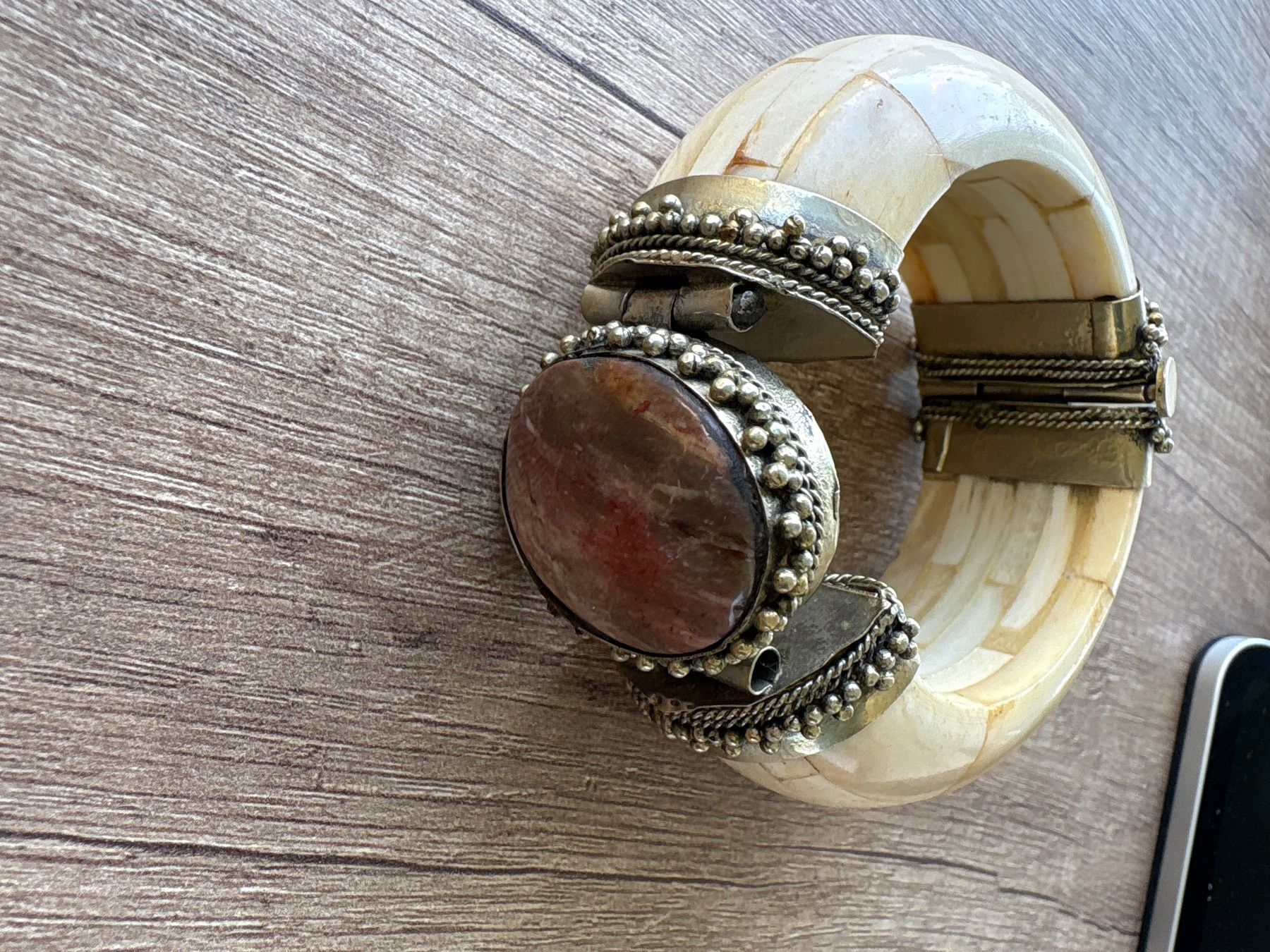 Bracelets: Armreif mit Speziellemstein – D'occasion à Schübelbach par S1CH 3