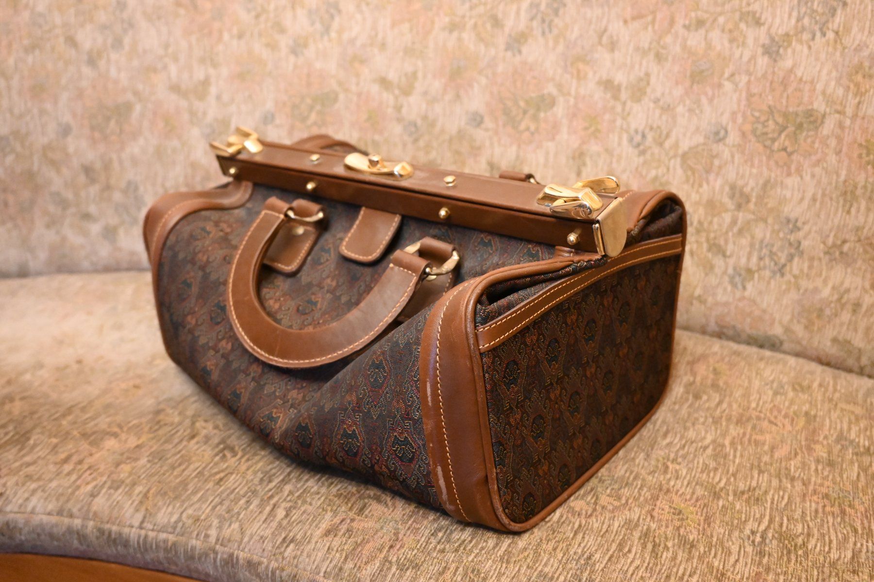 Borse: Handtasche Stil Arzttasche – Usato da Dietikon venduto da Bhelbling