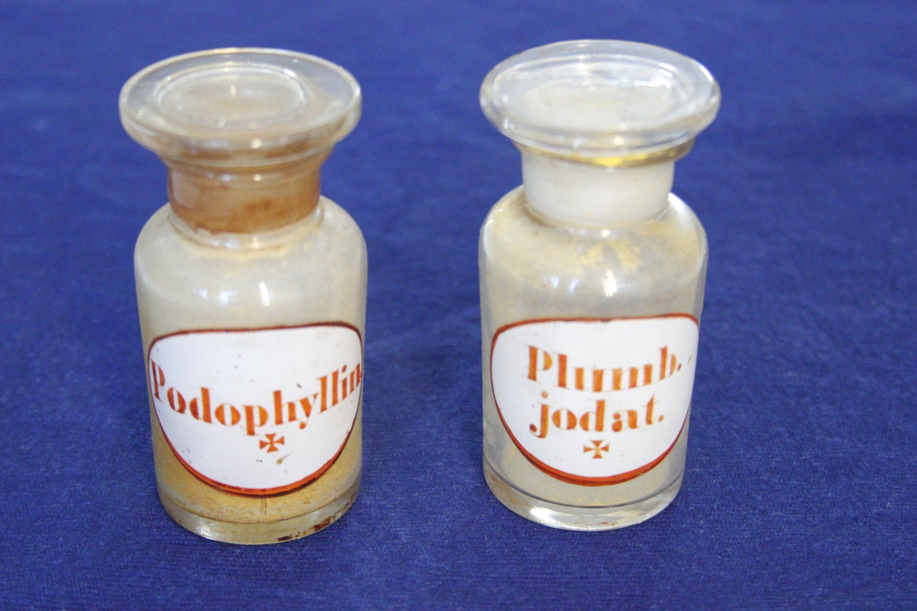 Accessori da laboratorio: Apothekerflaschen uralt 2 Stück – Usato da Ebikon venduto da Punkt04