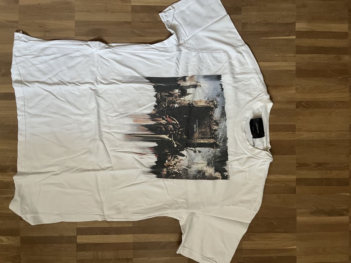 T-shirt: Pequs Print T Shirt – Usato da Zuerich venduto da ale_qxr2
