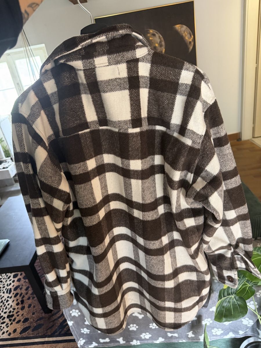 Vestes: Veste brune et blanche  – D'occasion à La Tour-de-Peilz par mar_vgz2 1