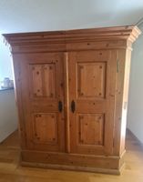 Bauernschrank Kiefer massiv mit Schnitzereien:)