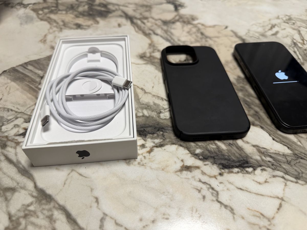Apple Portables: I Phone 16 Pro – D'occasion à Schötz par LNP 1
