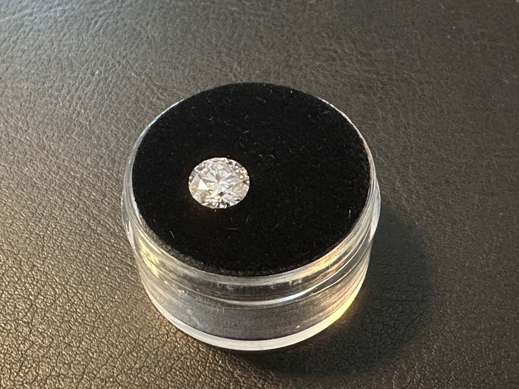 Pietre preziose: 1ct Moissanite 6.5mm – Nuovo e nell'imballaggio originale da Thun venduto da tulu_1995