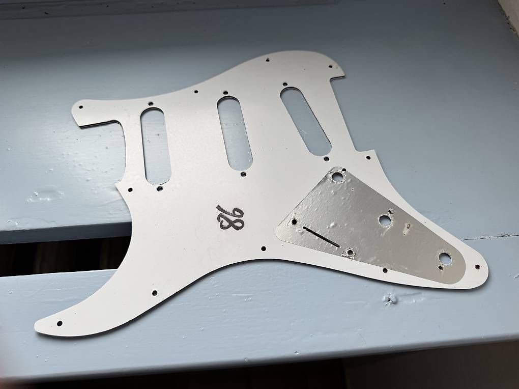 Pareti & Soffitti: stratocaster Pickguard – Usato da Zürich venduto da tuffcookie 4