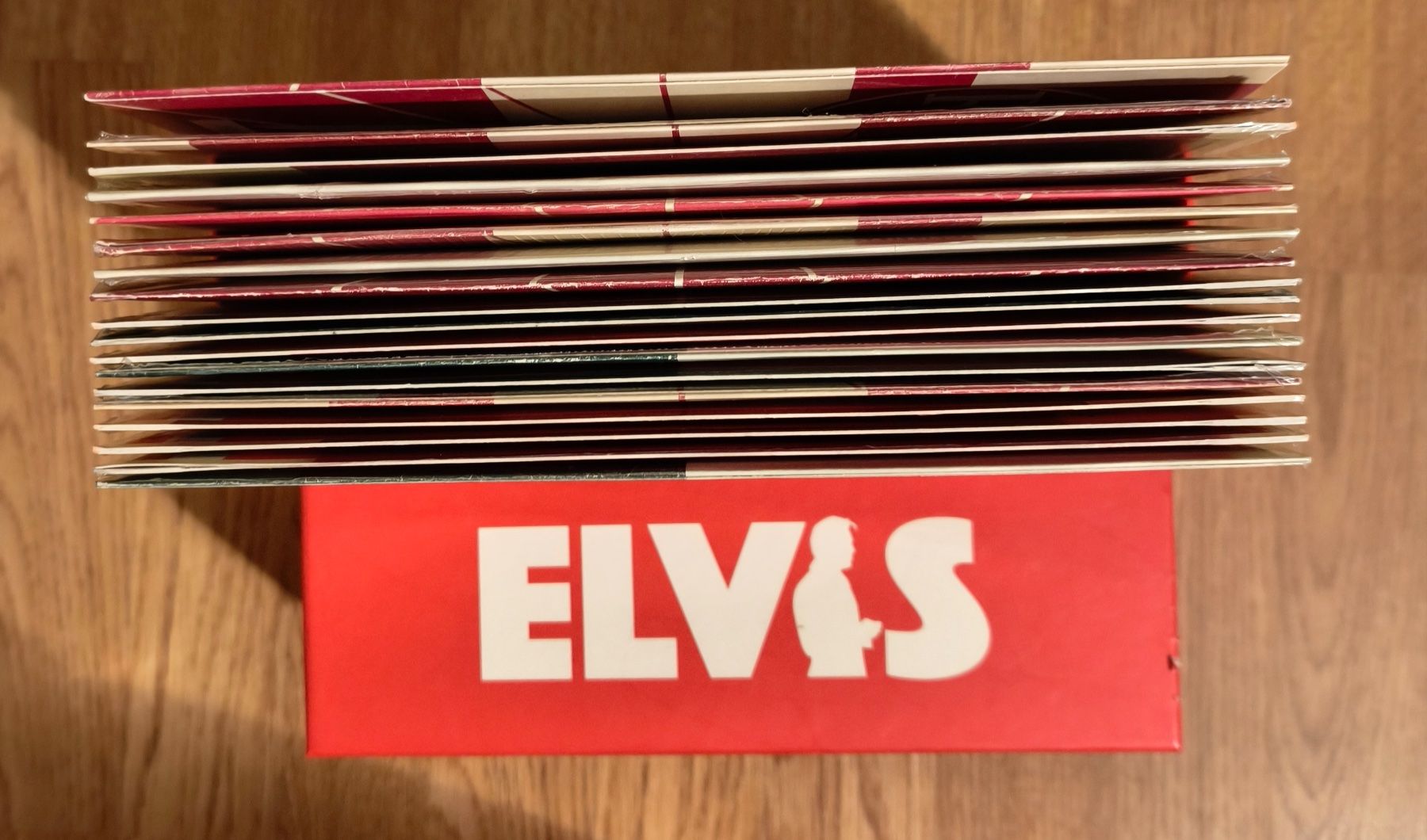 Dischi in vinile: ELVIS THE KING - BOX mit 18 x Singles 10inch Format!!  2007 – Nuovo (secondo la descrizione) da Erlinsbach SO venduto da 400_n956 2