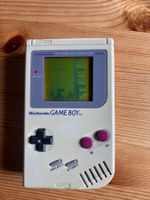 Gameboy defekt, kann aber gespielt werden. Mit 7 Spielen.