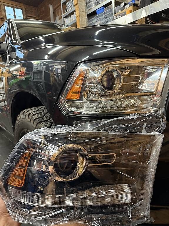 Fari: Dodge ram scheinwerfer schwarz – Usato da Kerns venduto da Imdi 1