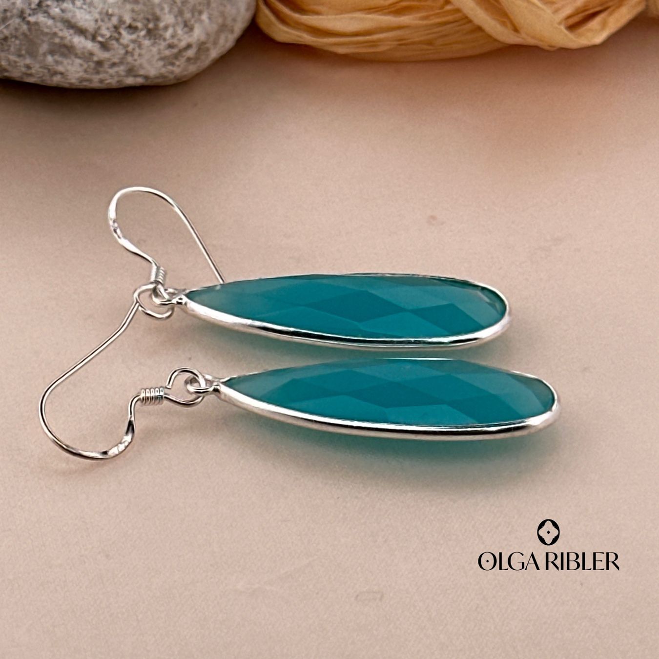 Olga Ribler Boucles d'oreille: Silberohrhänger mit blauem Chalcedon – Neuf (Voir description) à Luzern par MonikaS03 2