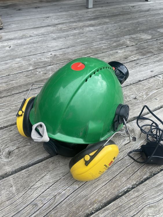 Sicherheitshelm Peltor mit LED-Lampe 2