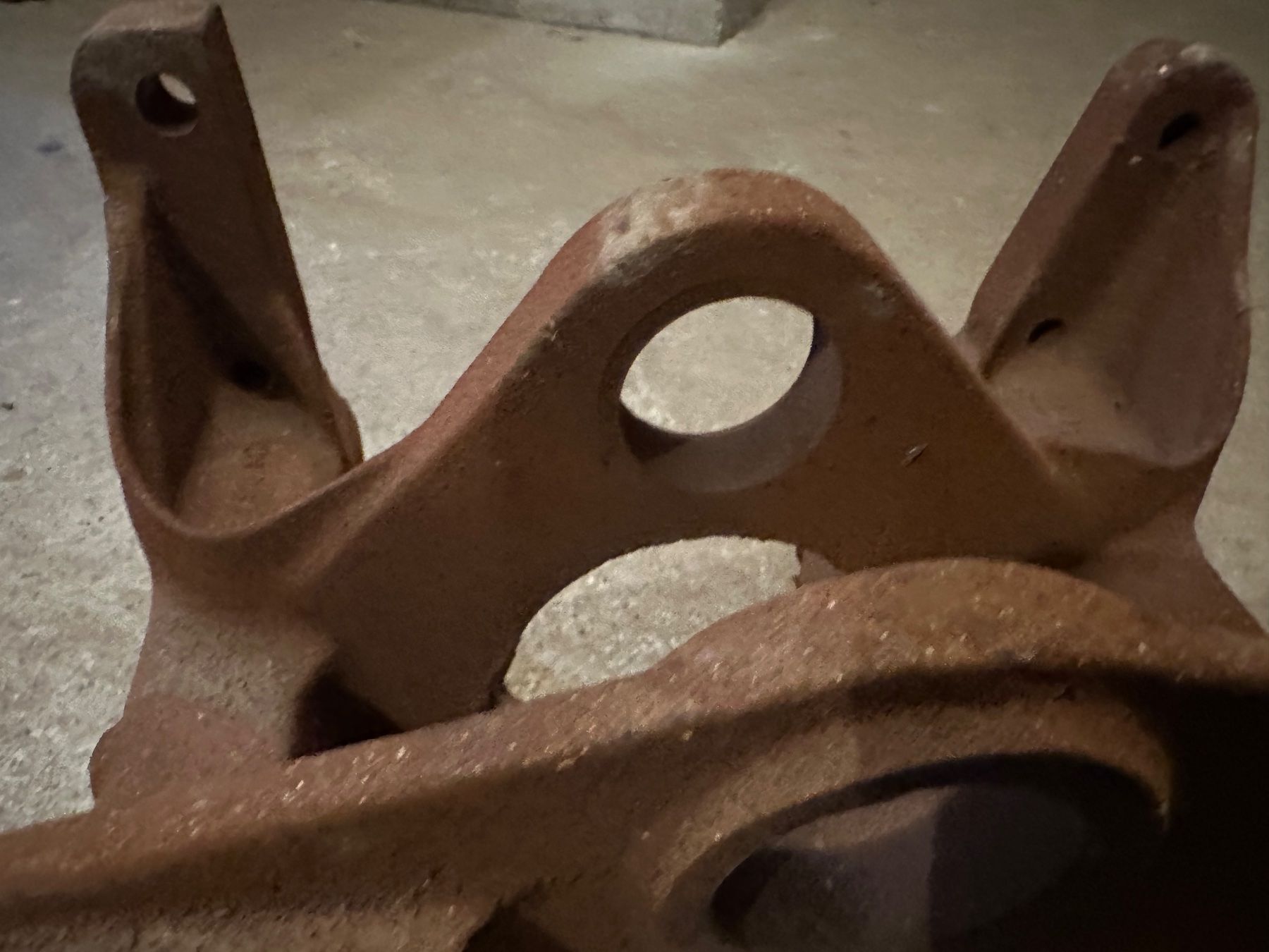 Massey Ferguson Trattori: Massey Fergusson 35 Vorderachs -Träger – Usato da Huttwil venduto da alc_s2gc 4