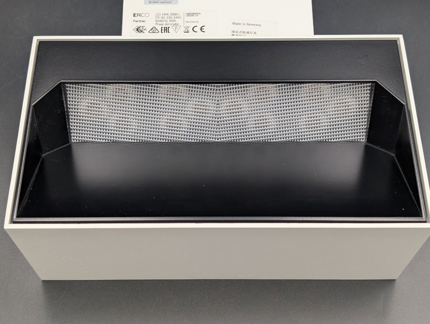 Lampade: ERCO Pantrac Deckenfluter 65085.000 – Usato da Winterthur venduto da Hint17 4