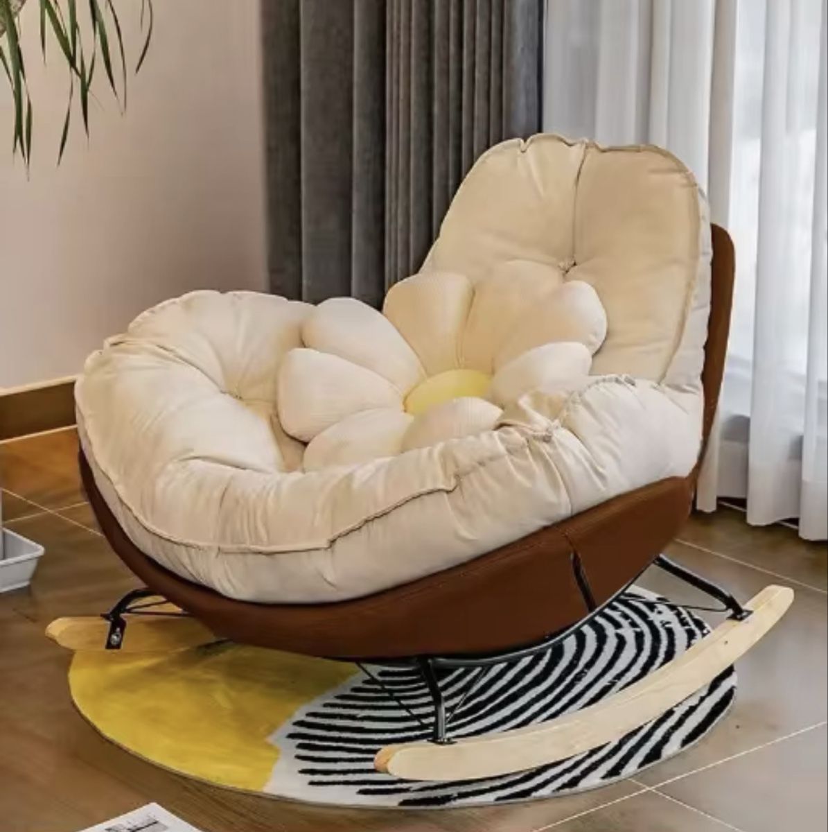 Poltrone: Fauteuil à bascule beige forme fleur structure marron – Nuovo e nell'imballaggio originale da Leukerbad venduto da mig_8bbp