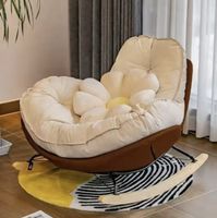 Fauteuil à bascule beige forme fleur structure marron