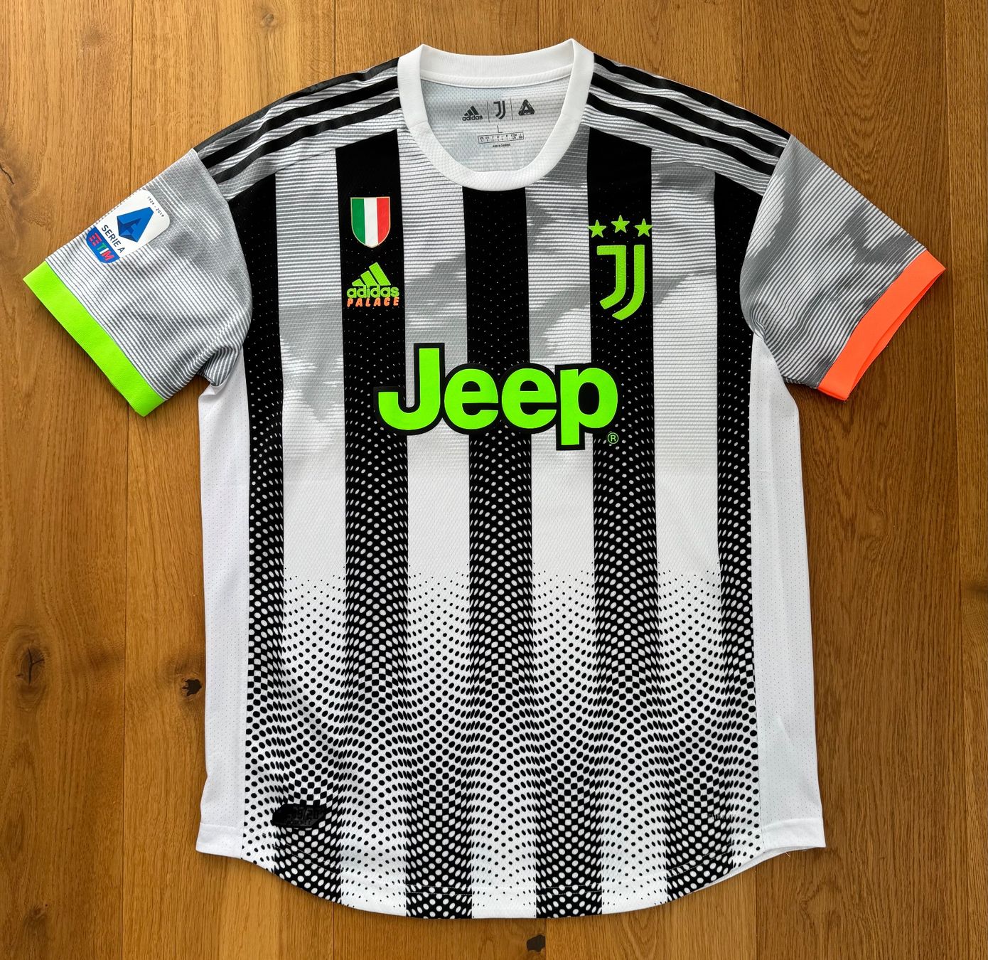 Canottiere & Pantaloni: RONALDO - Juventus X Palace – Usato da Dielsdorf venduto da nicolicious 1