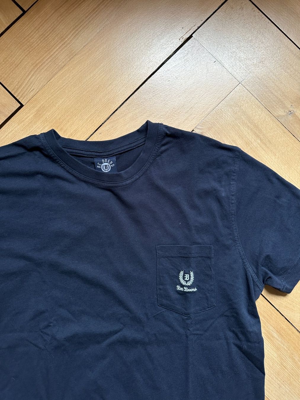 T-shirts: BE BOARD - T-Shirt dunkelblau M – D'occasion à Zürich par Diazaio 1