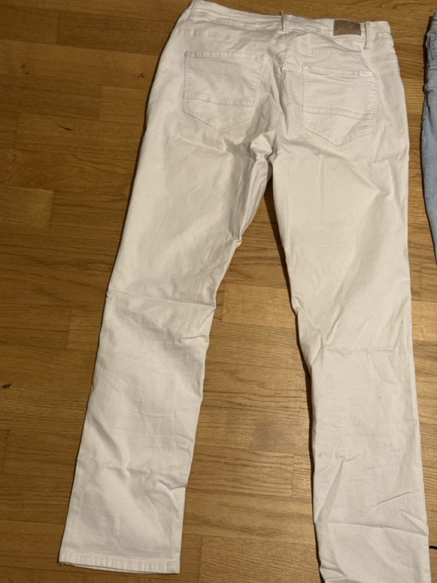 Pantaloni: Cream Cotton Trousers - Size 40 - Great Condition! – Nuovo (secondo la descrizione) da Dübendorf venduto da nan_56bx 1