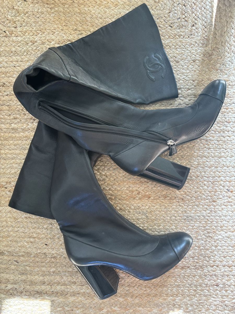 Chanel Damenschuhe: Chanel 37 Overknee Stiefel – Gebraucht aus Zürich von Salomej011