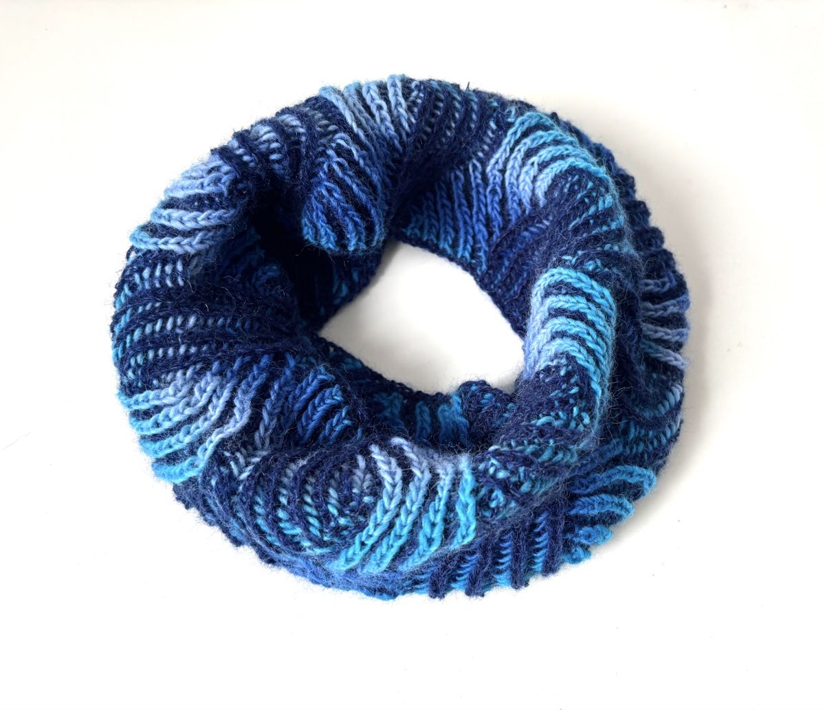 Foulard & Sciarpe: Halswärmer, Cowl, Loop, handgestrickt – Nuovo e nell'imballaggio originale da Fislisbach venduto da handglismet 2