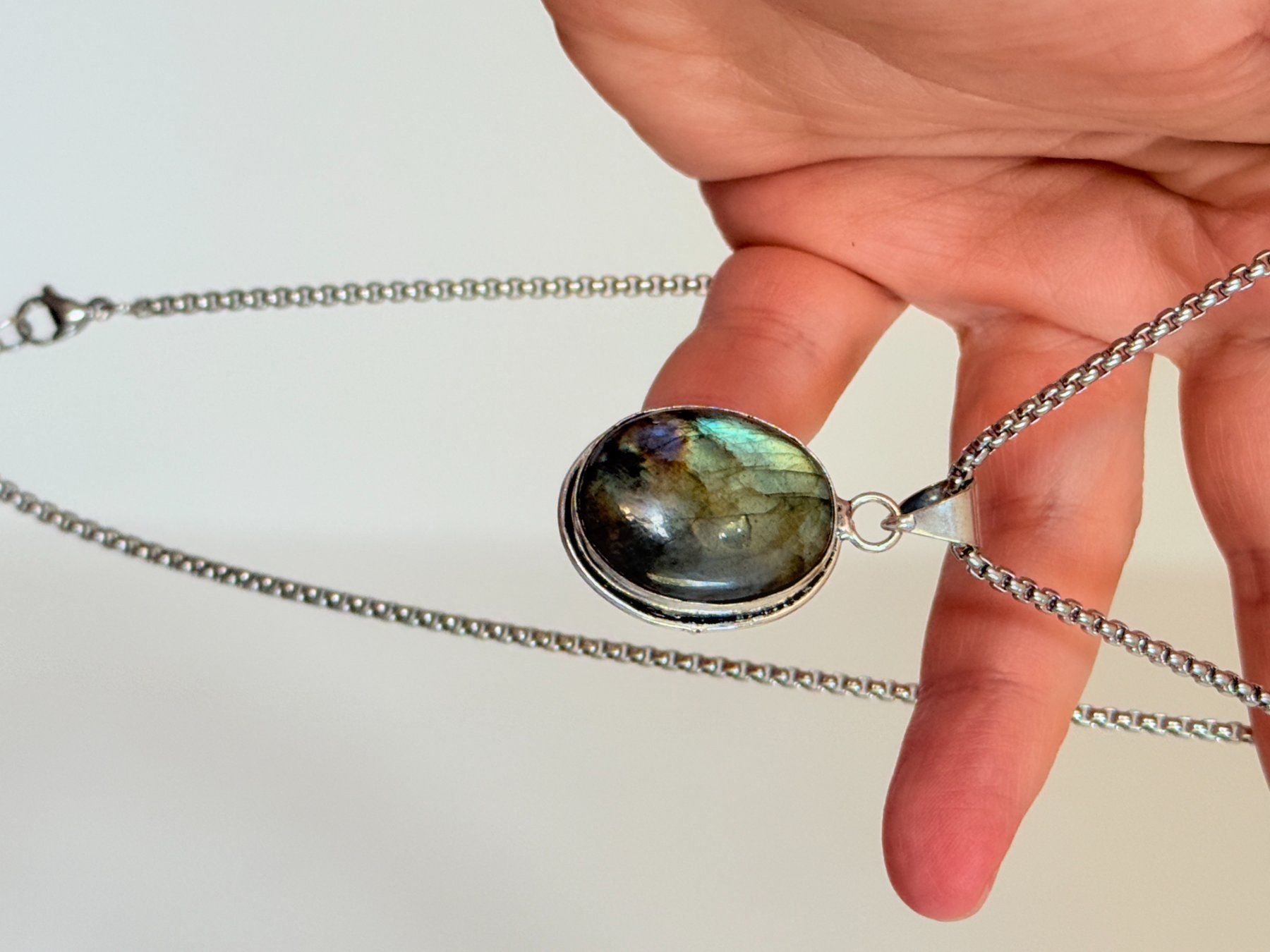 Ketten: Pendentif Labradorite ovale – Neu und originalverpackt aus Genève von AWWA 2